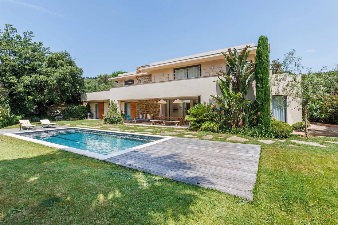 Estate in Grimaud, Provence-Alpes-Côte d'Azur, France 4 - 16487233