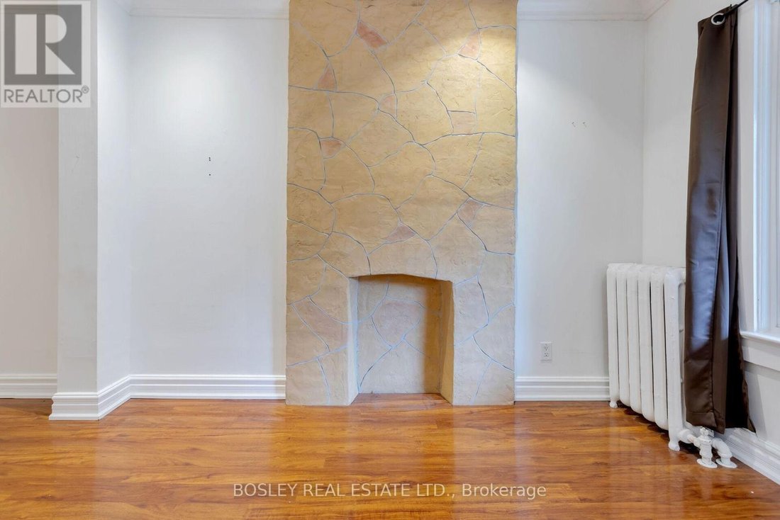 House in Toronto, Ontario, Canada 5 - 18603507