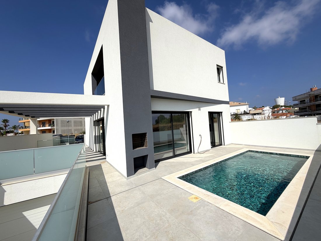 Villa in Mexilhoeira Grande, Algarve, Portugal 1 - 18602642