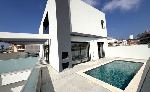 Villa in Mexilhoeira Grande, Algarve, Portugal 1