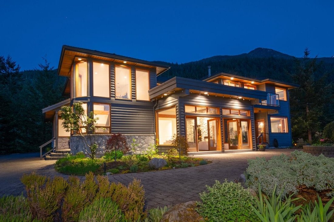 House in Furry Creek, British Columbia, Canada 1 - 18603883