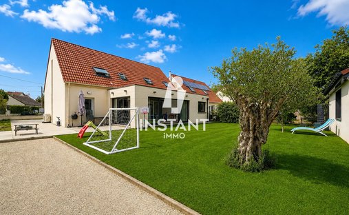 House in Nord Est, Gretz-Armainvilliers, France 1
