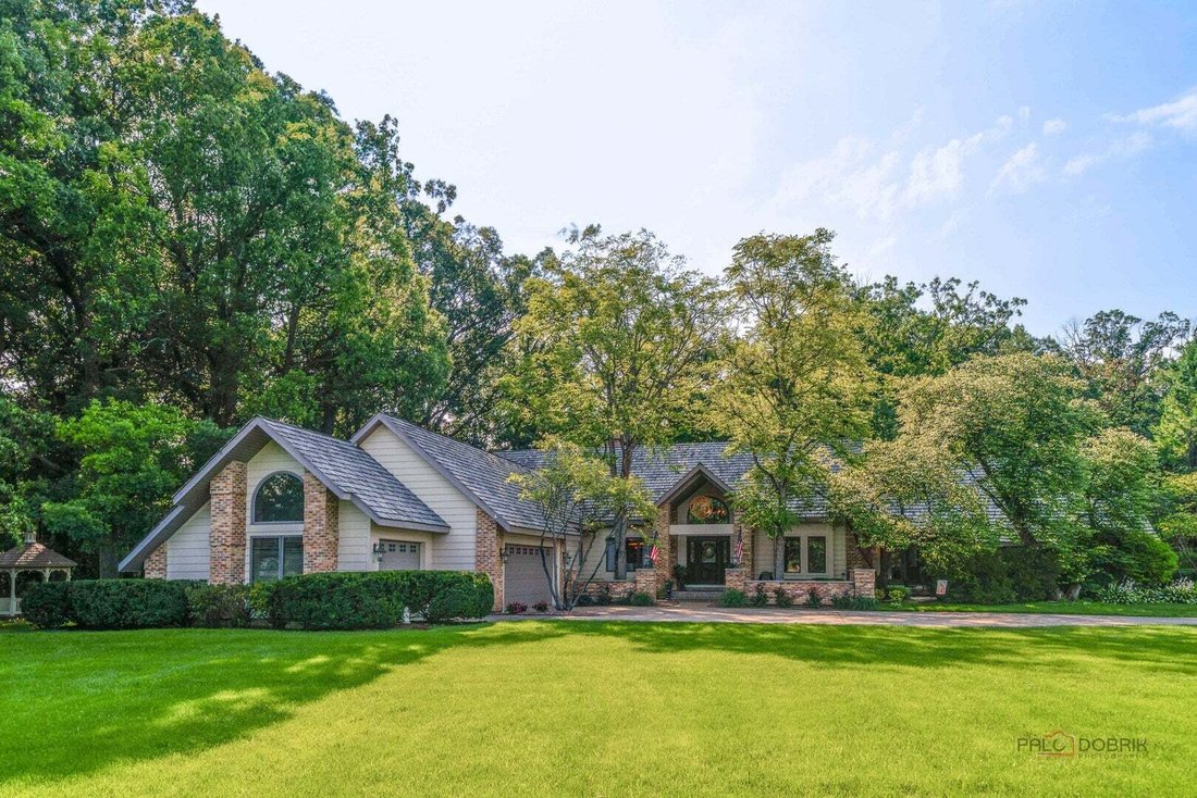 House in Libertyville, Illinois, United States 2 - 18601477