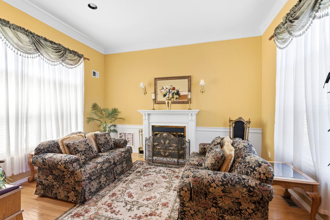 House in Manorville, New York, United States 4 - 18553055