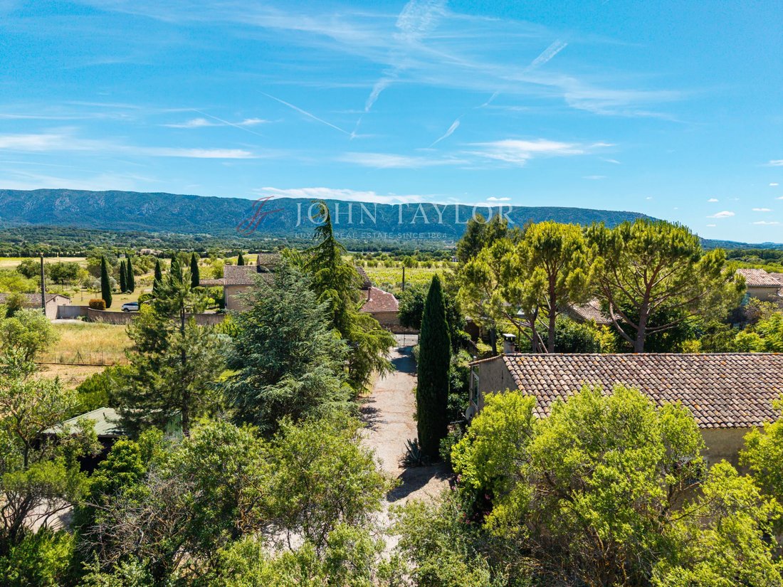 House in Gordes, Provence-Alpes-Côte d'Azur, France 3 - 18598265
