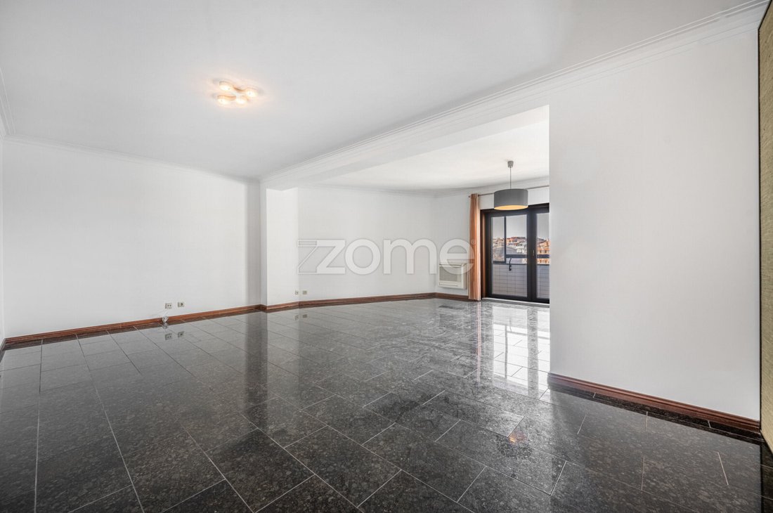 Apartment in Mafamude e Vilar do Paraiso, Porto District, Portugal 4 - 18602863