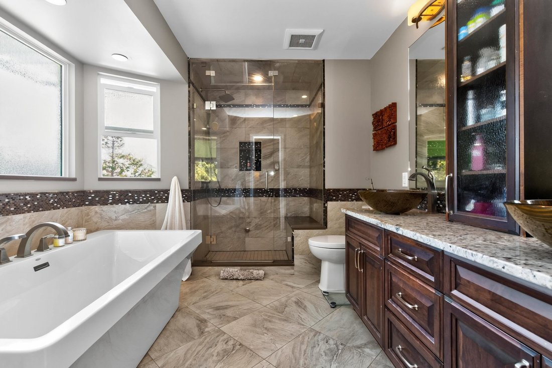 House in Surrey, British Columbia, Canada 4 - 18603850