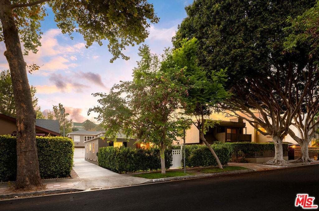 Los Angeles, California, United States 3 - 18601046