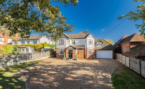 House in Aspley Guise, England 1