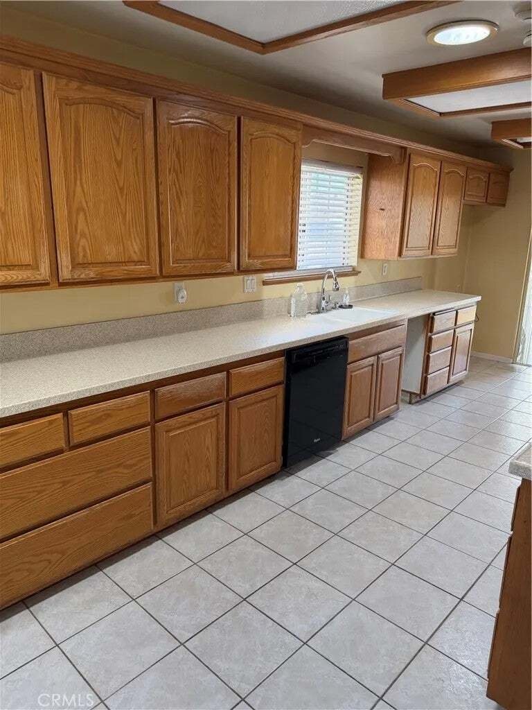 Condo in Signal Hill, California, United States 3 - 18597872
