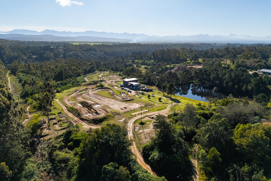 Farm Ranch in Bitou Local Municipality, Western Cape, South Africa 1 - 18598846