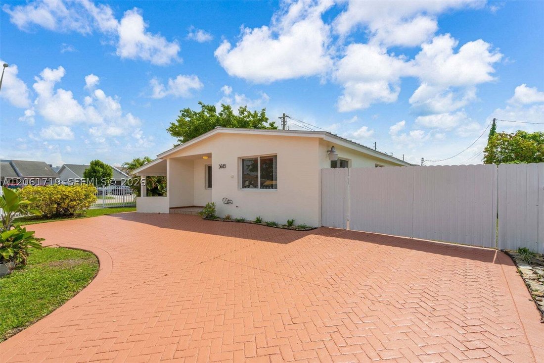 House in Hialeah, Florida, United States 1 - 18596742