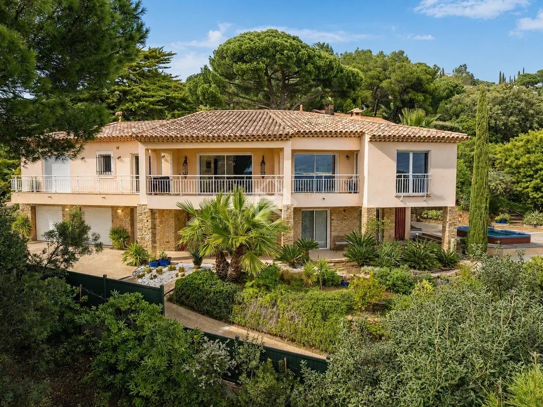Villa in Le Lavandou, Provence-Alpes-Côte d'Azur, France 2 - 16872931
