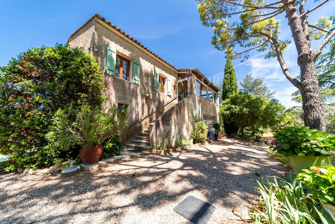 House in Gordes, Provence-Alpes-Côte d'Azur, France 4 - 18598265