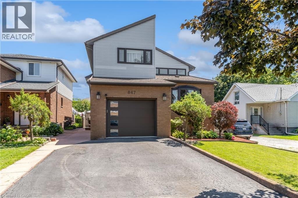 House in Hamilton, Ontario, Canada 2 - 18600796