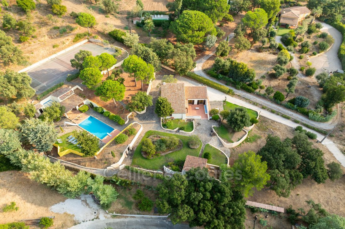 Villa in Nord Est, Bormes-les-Mimosas, France 3 - 18598122