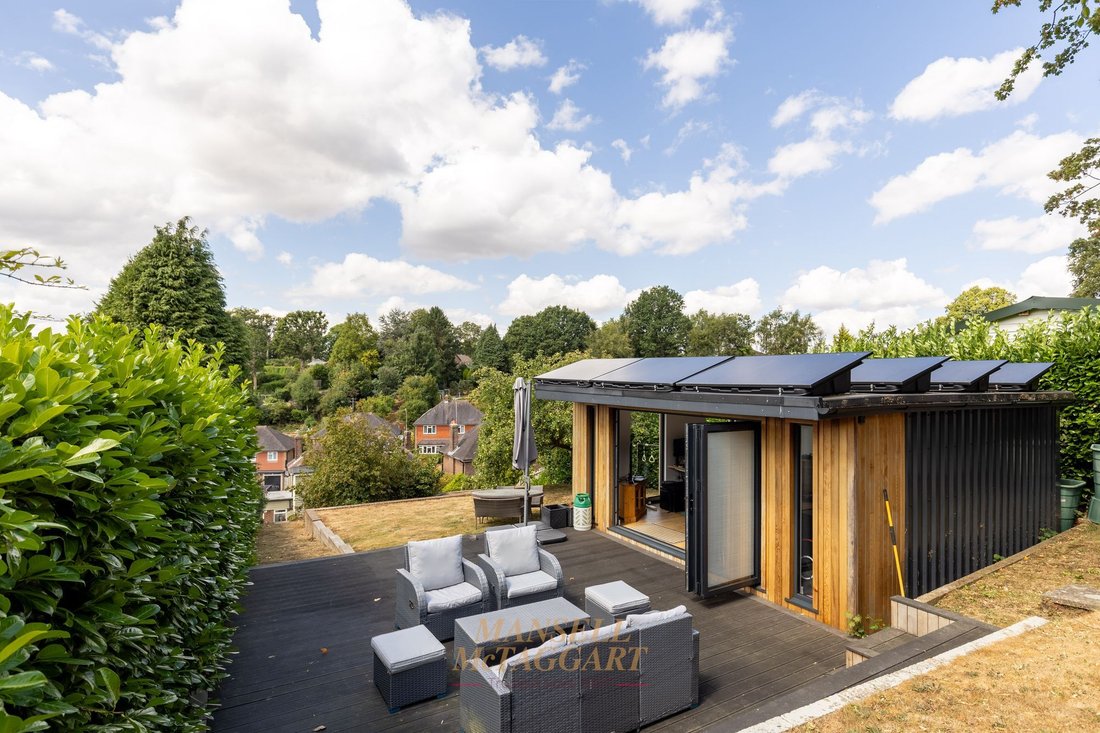 House in East Grinstead, England 2 - 18598311