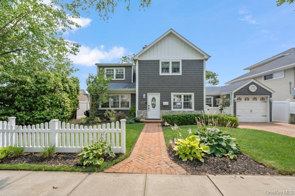 House in Massapequa, New York, United States 1 - 18602375
