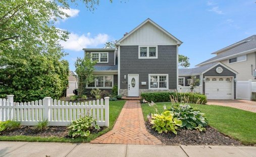 House in Massapequa, New York, United States 1