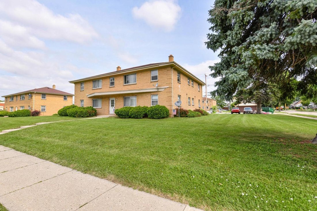 Milwaukee, Wisconsin, United States 2 - 18596418