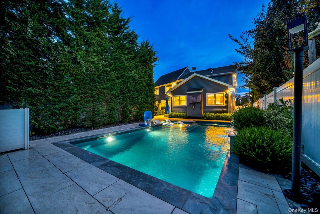 House in Merrick, New York, United States 4 - 18596518