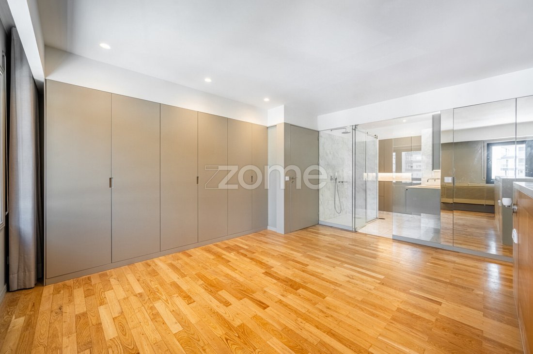 Apartment in Mafamude e Vilar do Paraiso, Porto District, Portugal 1 - 18602863