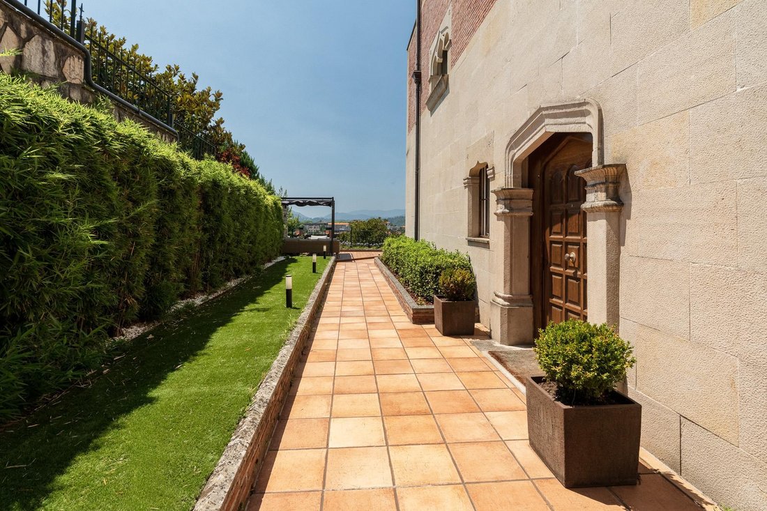 Villa in Ipar-Ekialdea, Donostia-San Sebastian, Spain 1 - 18598049