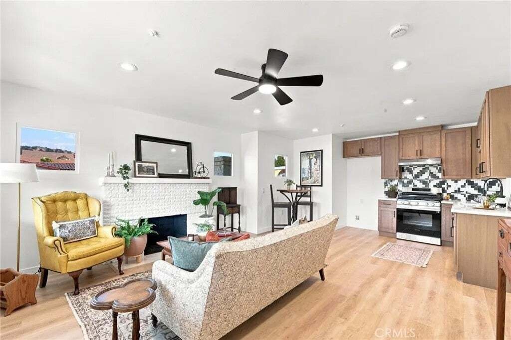 Los Angeles, California, United States 3 - 18601955