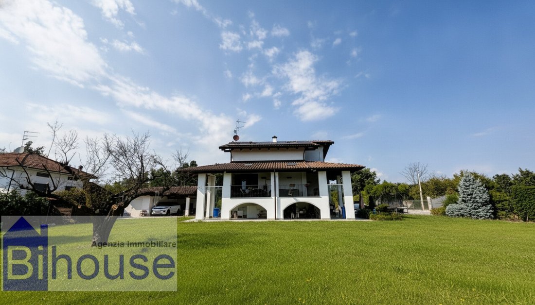 Villa in Cossato, Piemonte, Italia 1 - 18602874