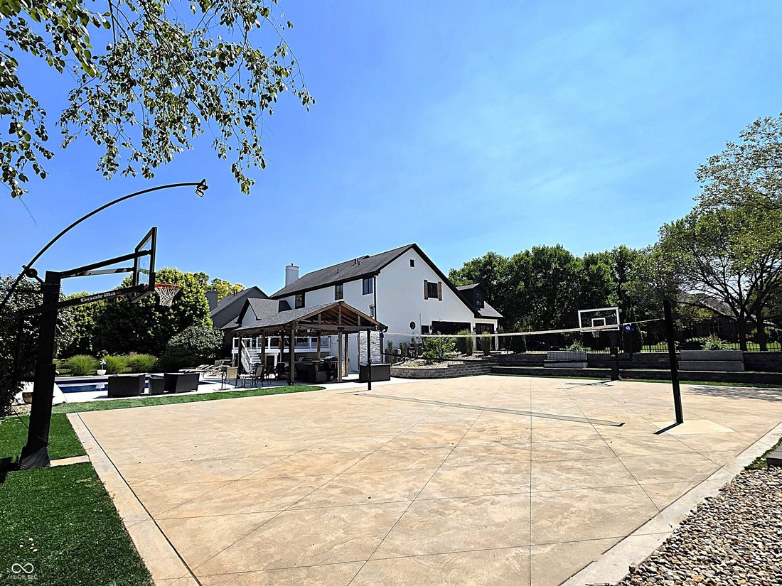 House in Greenwood, Indiana, United States 2 - 18600938