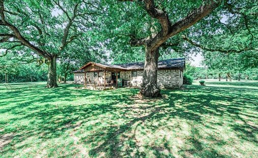 Farm Ranch in Lone Oak, Texas, United States 1