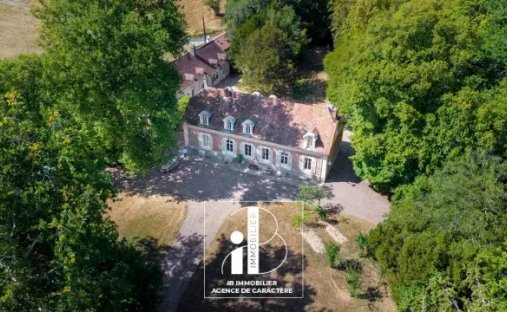 Estate in Fontainebleau, Ile-de-France, France 1