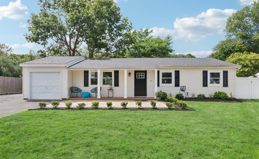 House in East Patchogue, New York, United States 1