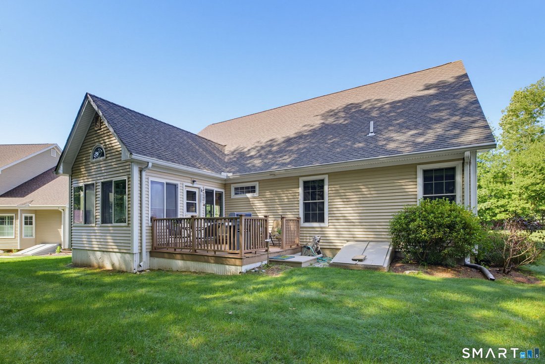 Condo in Somers, Connecticut, United States 4 - 18602289