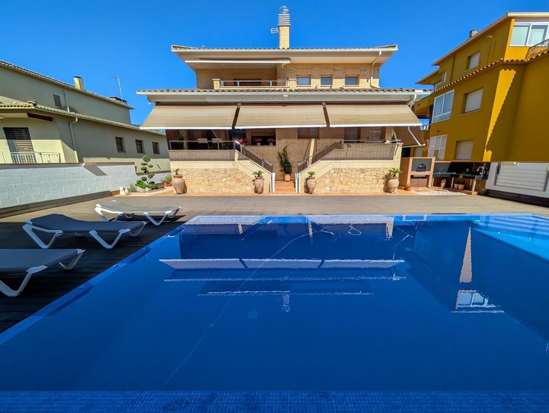 Chalet in Banyoles (District), Banyoles, Spain 3 - 18597370