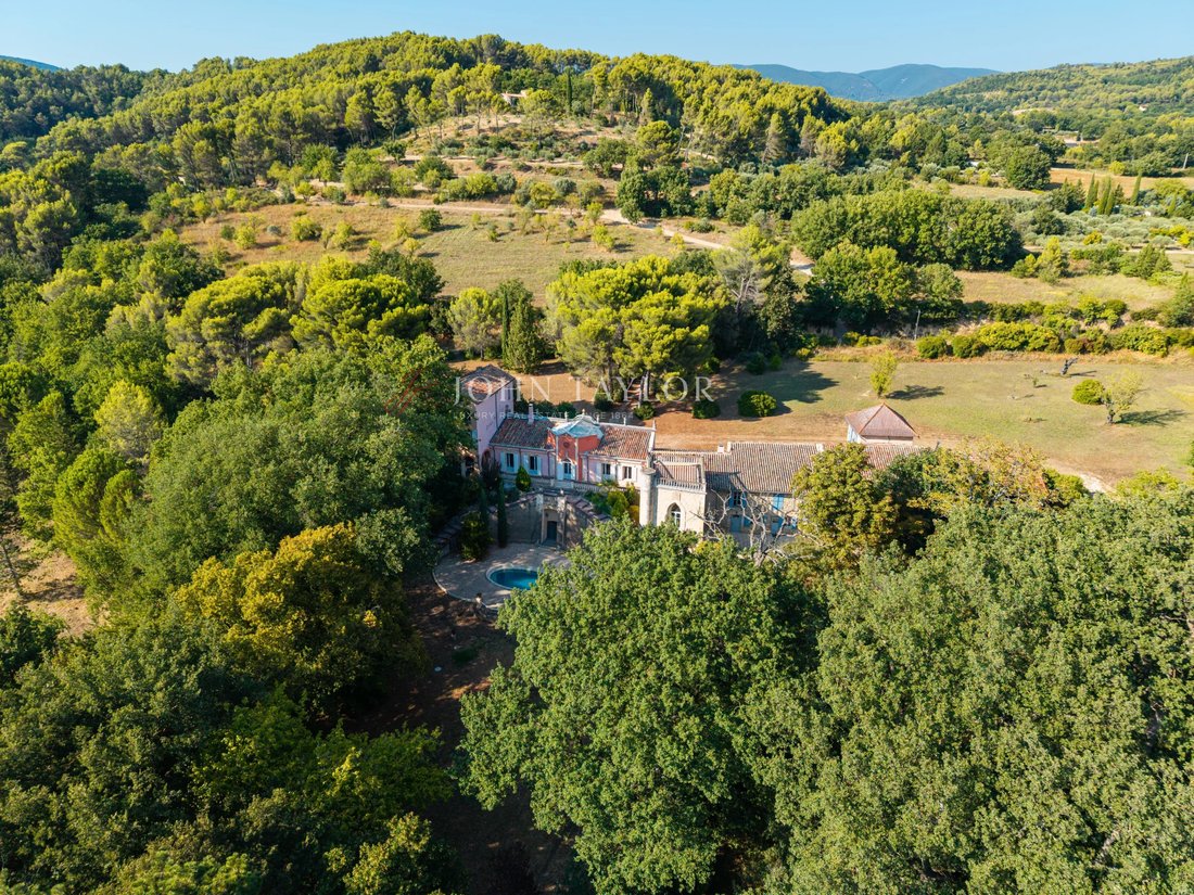 Estate in Puyvert, Provence-Alpes-Côte d'Azur, France 1 - 18598289