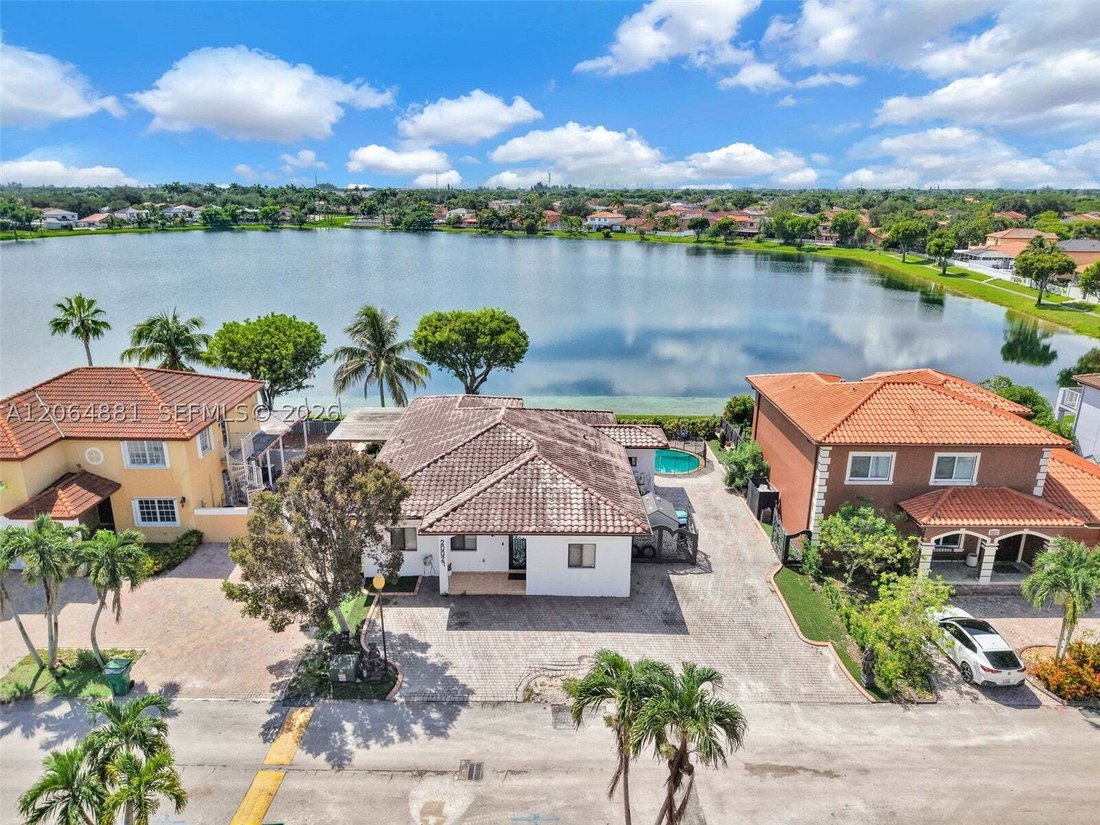 House in Hialeah, Florida, United States 3 - 18601007
