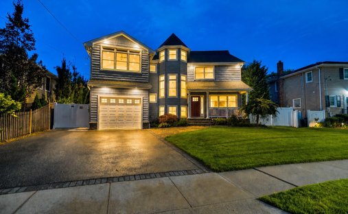House in Merrick, New York, United States 1