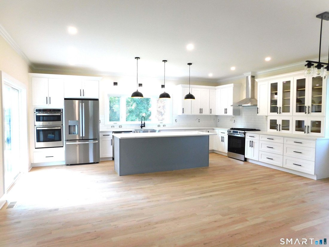 House in Shelton, Connecticut, United States 4 - 18596411