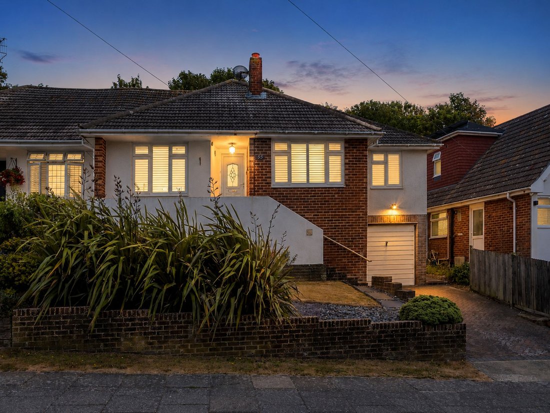 Bungalow in Saltdean, England 1 - 18598251