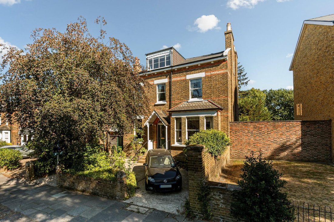 House in Acton, Ealing, England 2 - 18599869