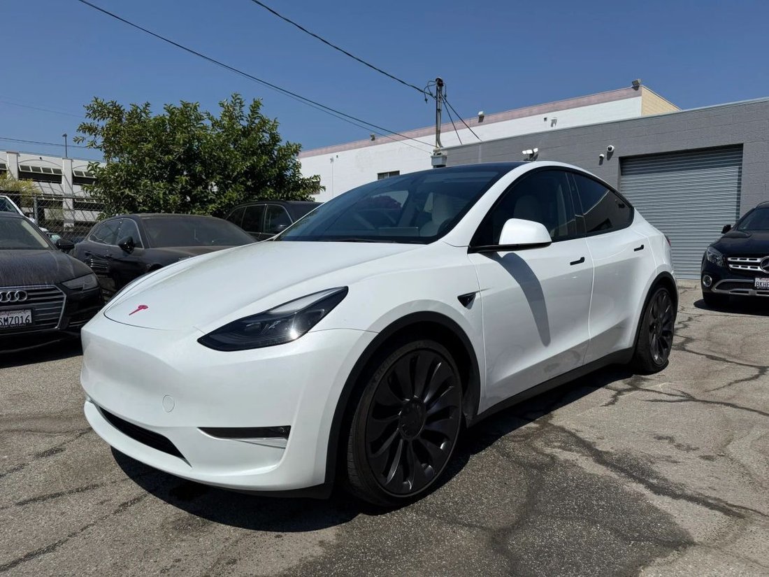 Suv in Azusa, CA, United States 2 - 18603002