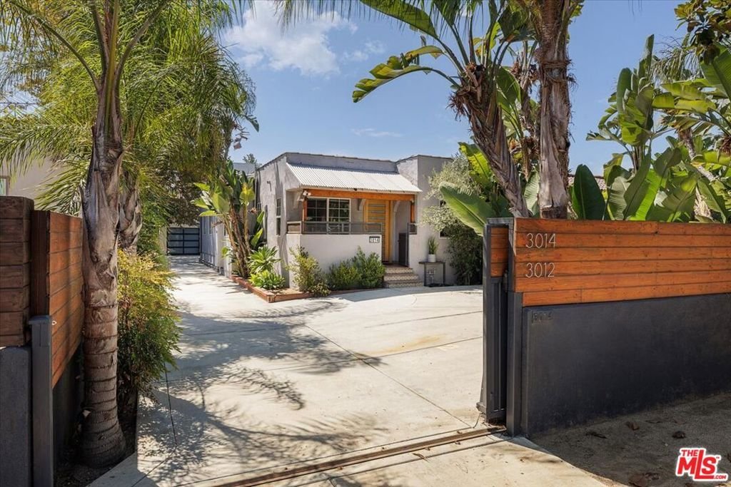 Los Angeles, California, United States 2 - 18601035