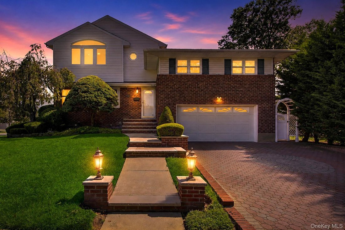 House in Garden City, New York, United States 2 - 18600230