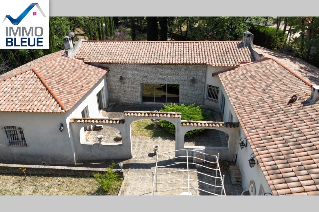 Villa in Rousset, Provence-Alpes-Côte d'Azur, France 4 - 18598159
