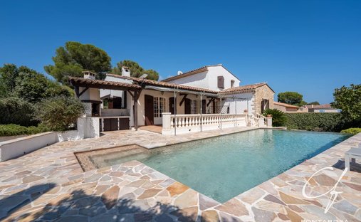 Villa in Les Plaines-Les Tasses, Saint-Raphaël, France 1