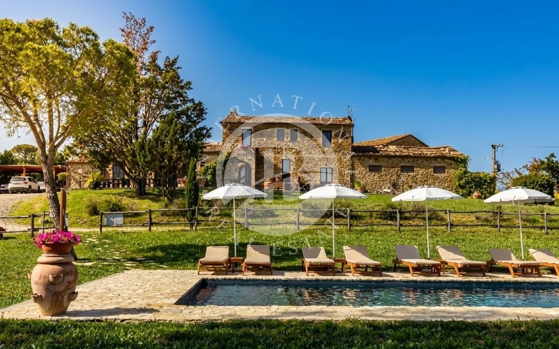 Farm Ranch in Montalcino, Tuscany, Italy 2 - 18598549
