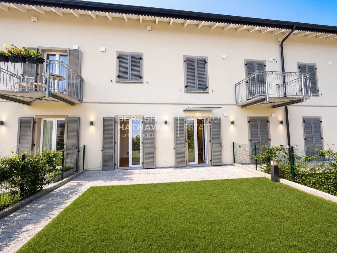 House in San Fermo della Battaglia, Lombardy, Italy 2 - 15432463