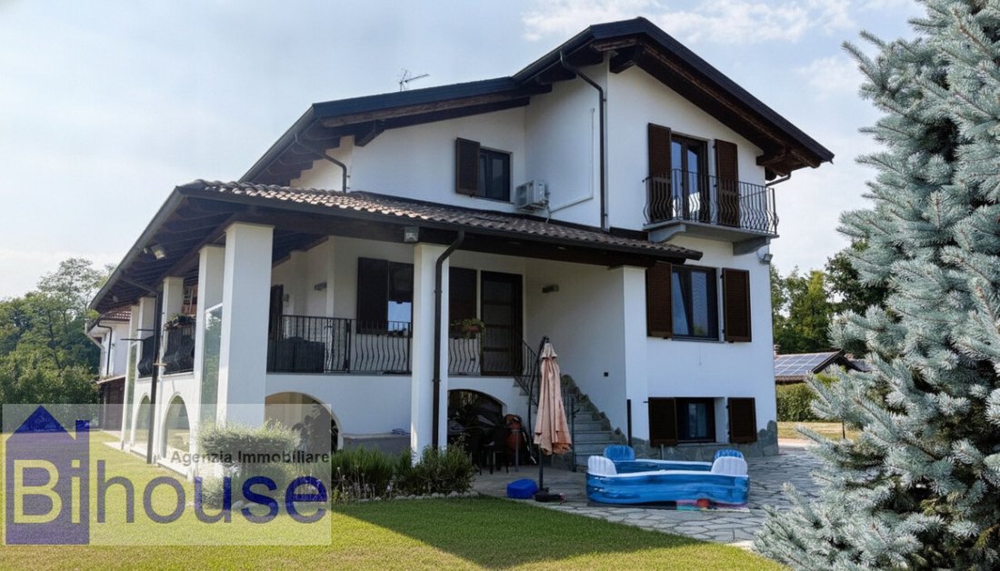 Villa in Cossato, Piemonte, Italia 2 - 18602874