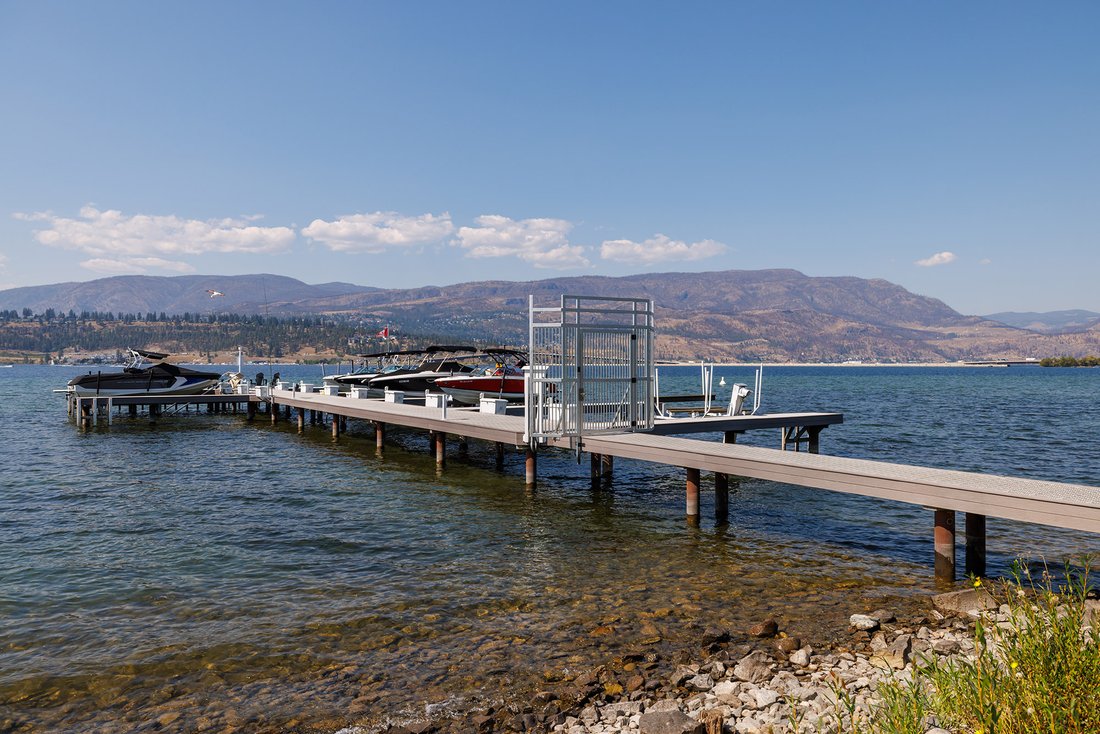 House in Kelowna, British Columbia, Canada 4 - 18257106